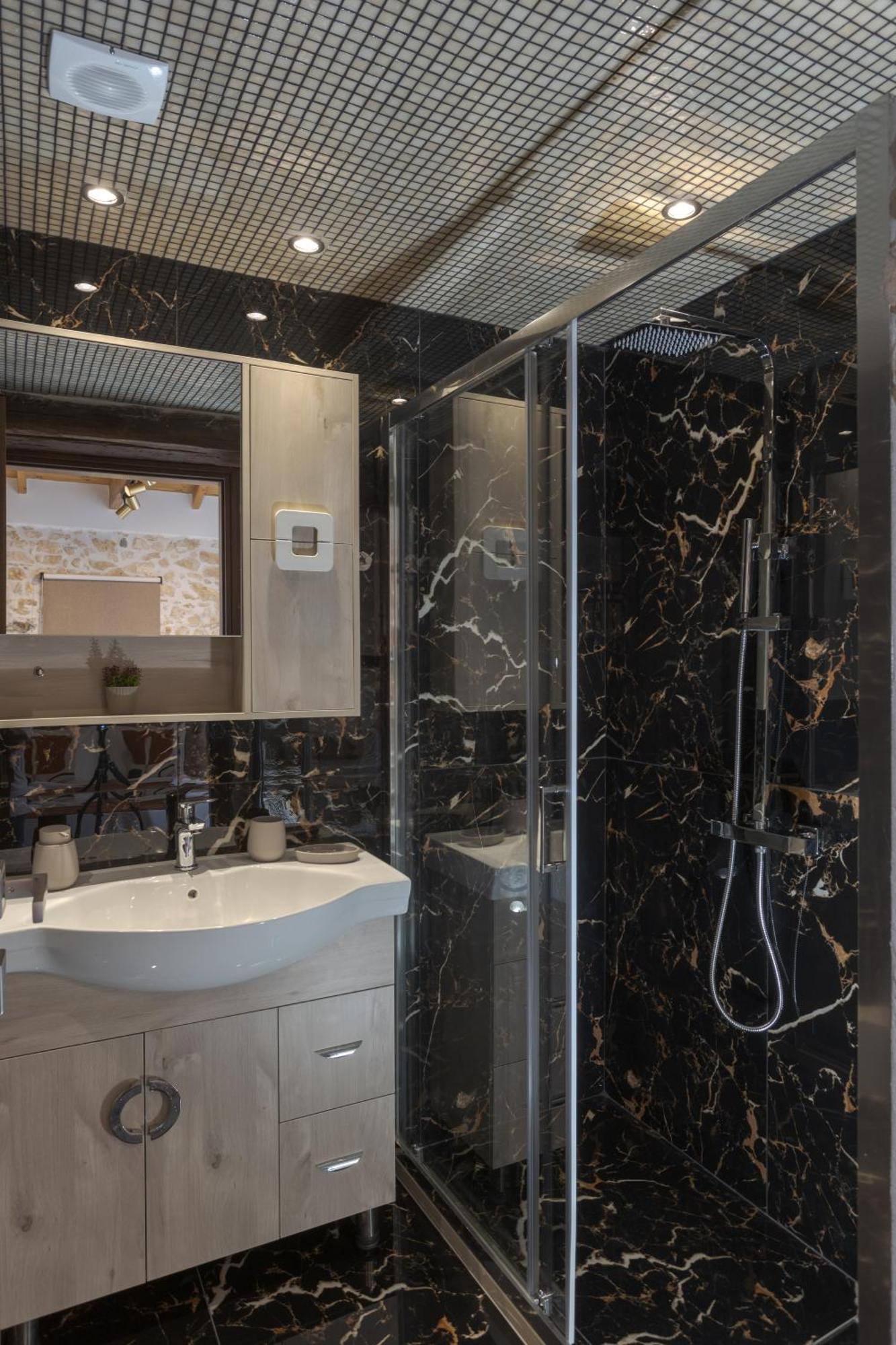 Anassa 12 Luxury Two Bedroom Apartment *